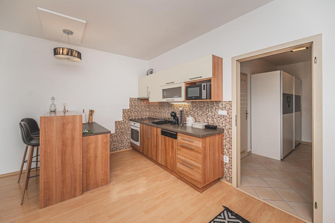 °°°Carolina'S Modern Apartment °°° Hradec Kralove Exterior photo