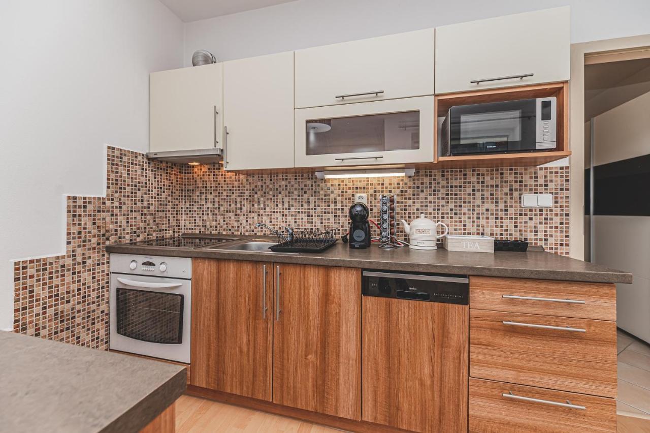 °°°Carolina'S Modern Apartment °°° Hradec Kralove Exterior photo
